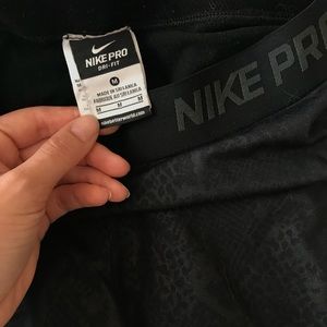 Black Nike Pro leggings